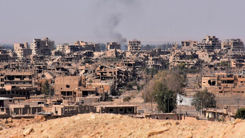 المرصد السوري: غارات جوية على دير الزور تقتل عشرات المدنيين