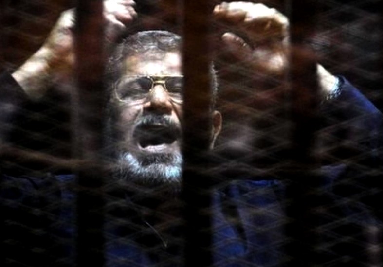 رحلة محمد مرسي بين السلطة والسجن
