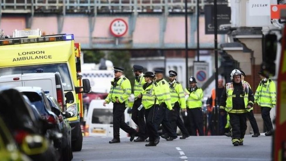 الشرطة البريطانية تعتقل رجلا ثانيا يشتبه في تورطه بهجوم مترو لندن