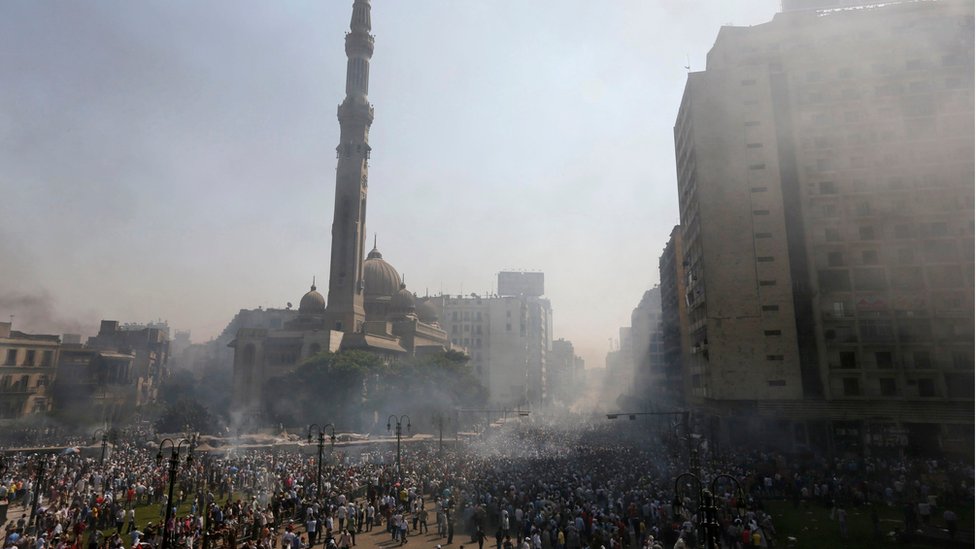 أحكام بالسجن المؤبد في مصر على 49 متهما في أحداث مسجد الفتح