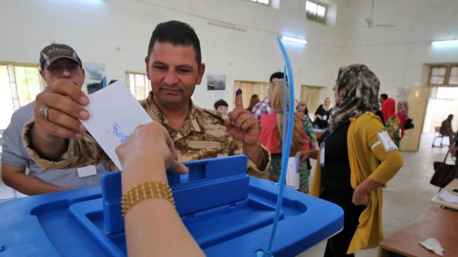رئيس الوزراء العراقي يطالب بإلغاء نتائج استفتاء انفصال كردستان