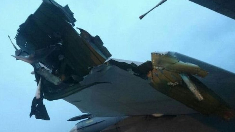 صحفي روسي ينشر صورا تظهر فيها طائرات مدمرة في قاعدة حميميم