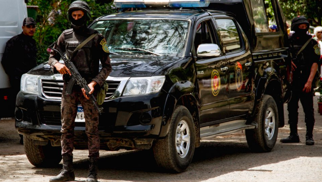 احتجاز ضابط وأمين شرطة في مصر للتحقيق بعد وفاة محتجز بقسم شرطة 