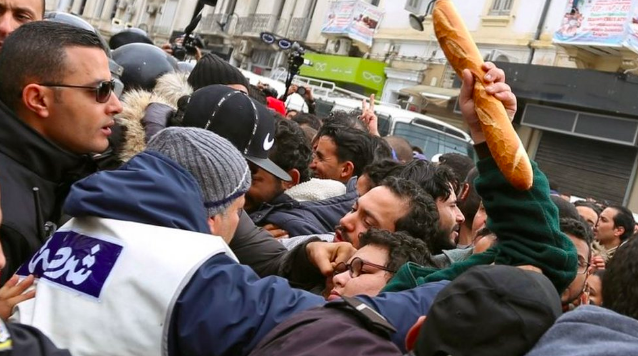 السلطات التونسية تعتقل 150 شخصا آخرين بينهم زعماء في المعارضة