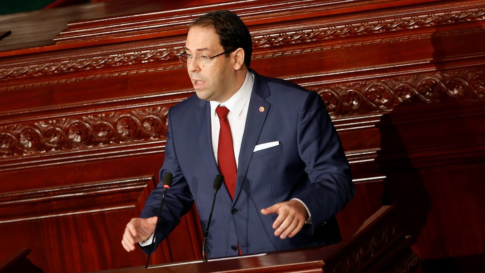 رئيس الوزراء التونسي يدعو للتهدئة ويعد بتحسين الأوضاع الاقتصادية