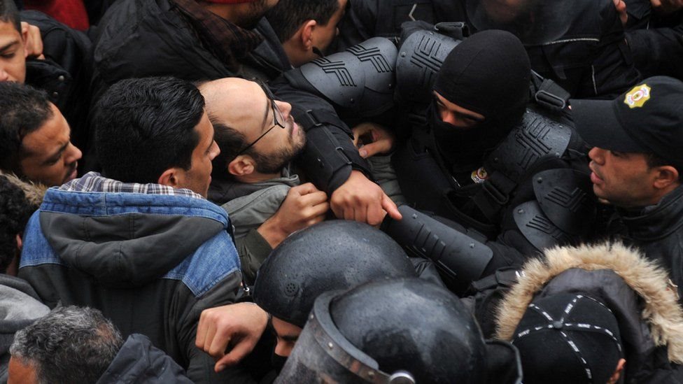 حزمة إصلاحات جديدة مقترحة في تونس لاحتواء الاحتجاجات