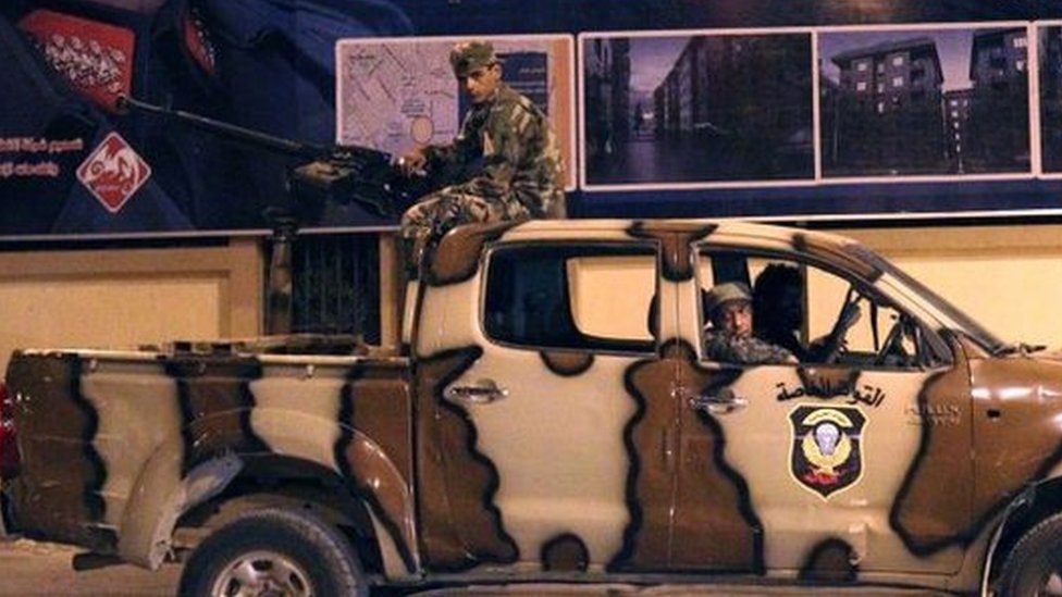 27 قتيلا جراء تفجير سيارتين مفخختين في بنغازي الليبية