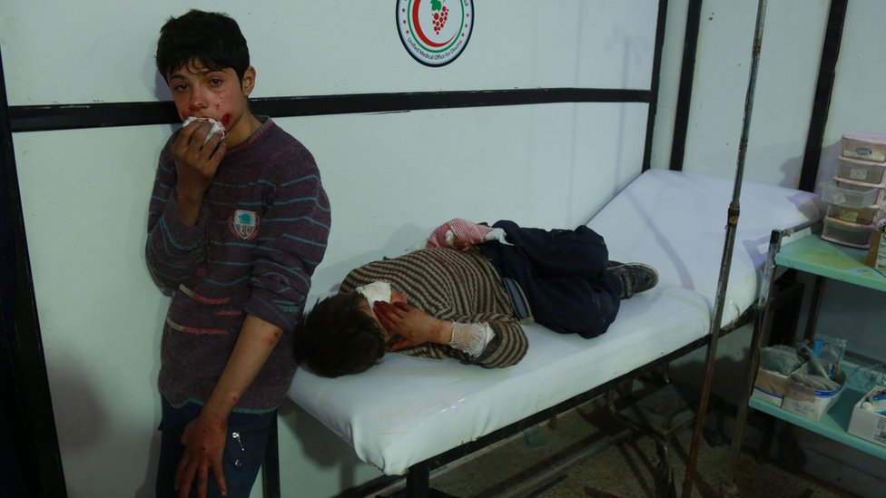 يقول المرصد السوري إن من بين القتلى 121 طفلا