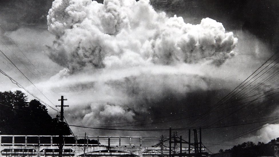 انفجار القنبلة الذرية فوق ناغاساكي في اليابان في آب / أغسطس 1945