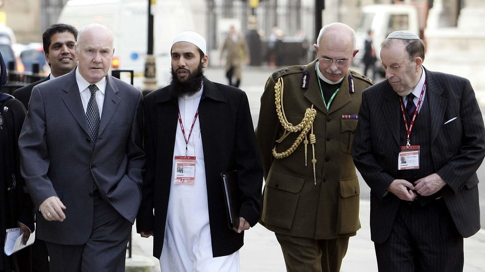 قاض بريطاني: رفض مراعاة الدين في التحقيق في وفيات اليهود والمسلمين غير قانوني
