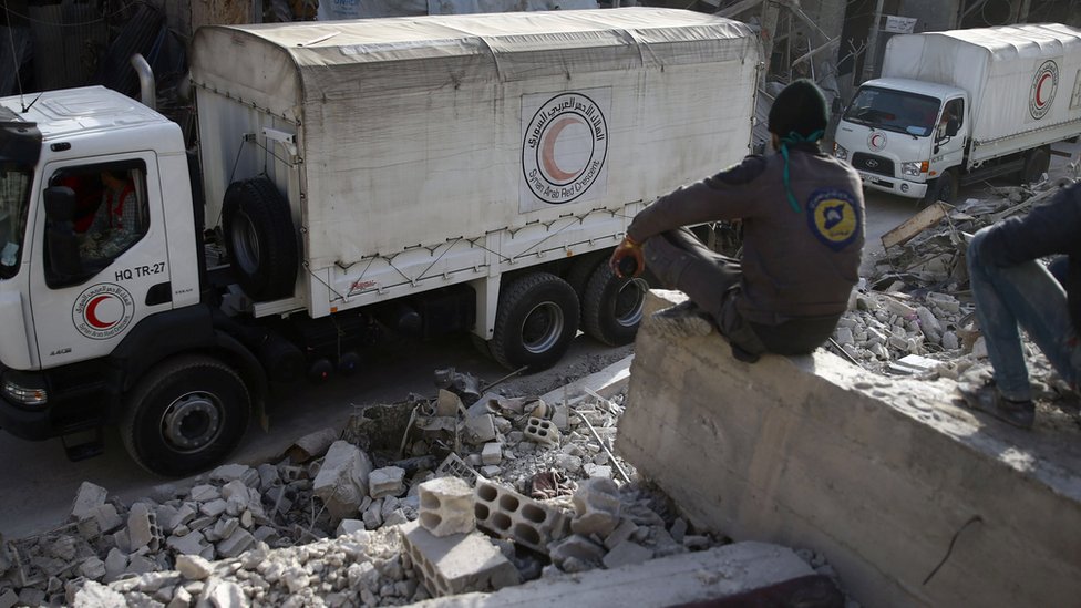 قافلة المساعدات تغادر الغوطة الشرقية قبل إنهاء مهمتها وسط القصف