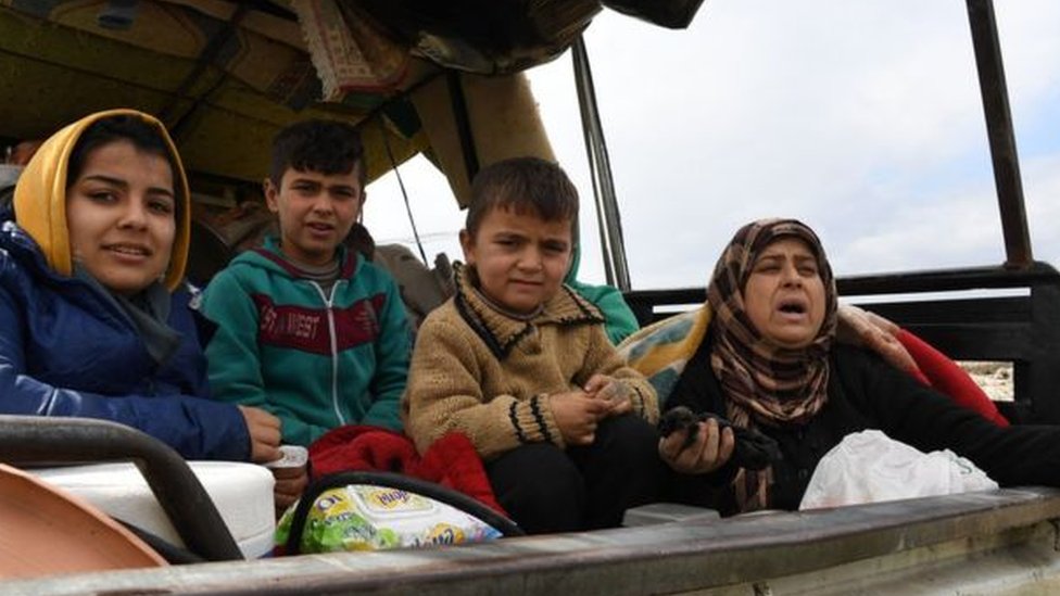 آلاف المدنيين يفرون من الغوطة الشرقية وعفرين
