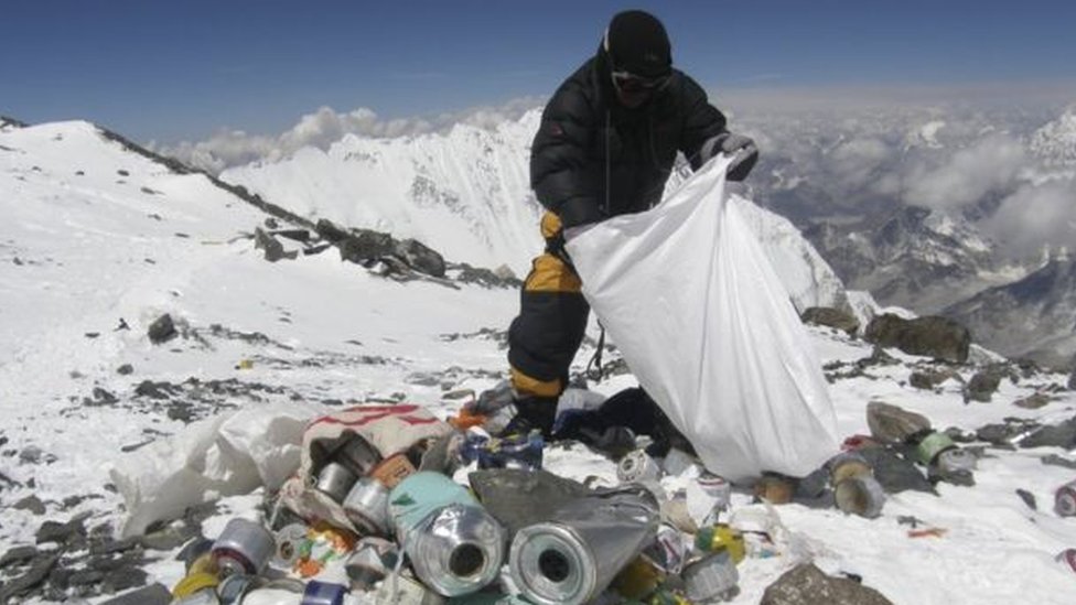 نجحت الحملة في يومها الأول في رفع 1200 كيلو غرام من النفايات، وتم نقلها جوا من مطار لوكلا إلى عاصمة نيبال كاتماندو لإعادة تدويرها.