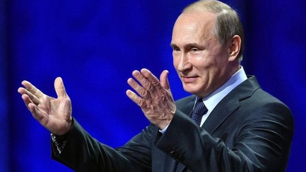 الرئيس الروسي فلاديمير بوتين يفوز بولاية رئاسية