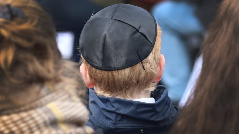 تحذيرات لليهود في ألمانيا بعدم ارتداء القلنسوة بعد هجمات 