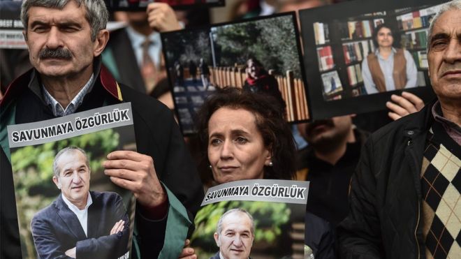 أحكام بالسجن على 13 من العاملين في صحيفة جمهوريت التركية