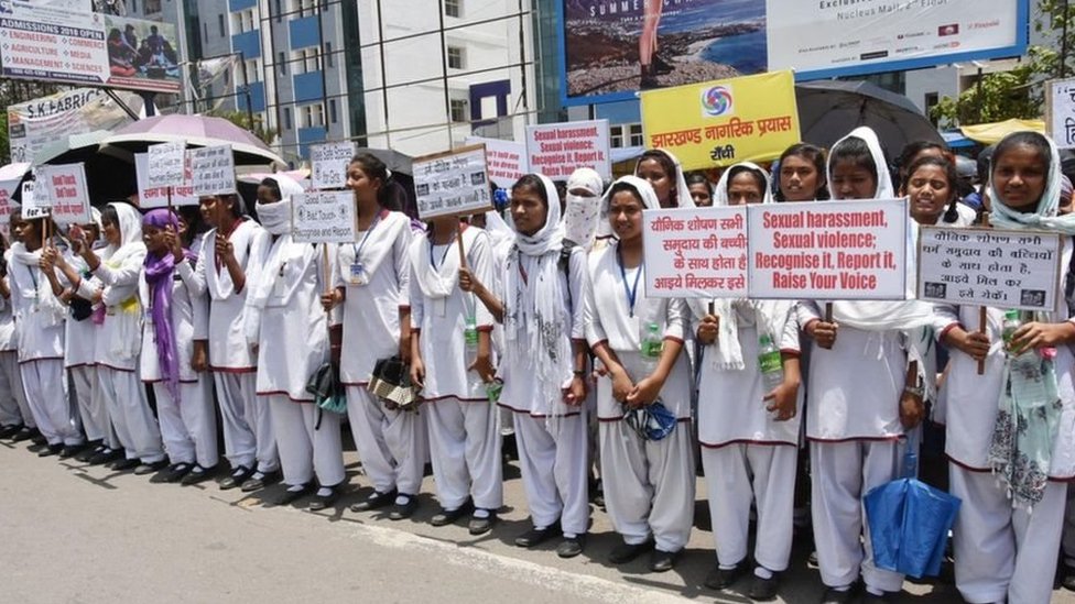 طالبات خلال مظاهرة تندد بالاعتداءات الجنسية في الهند