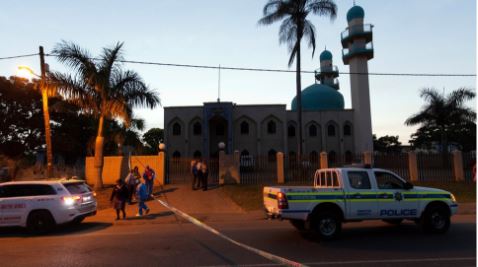 ذبح ثلاثة مصلين في مسجد في جنوب إفريقيا