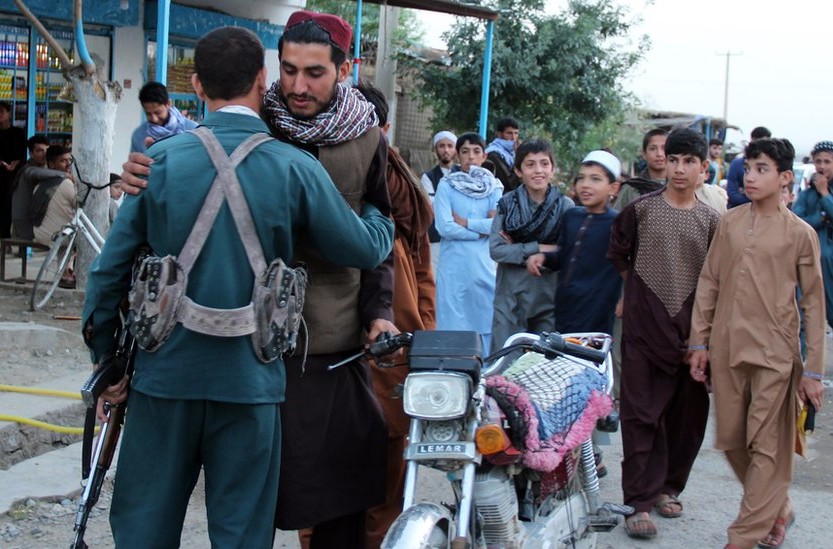 مسلحو طالبان جنبا إلى جنب مع قوات الأمن في كابول ومدن أفغانية أخرى