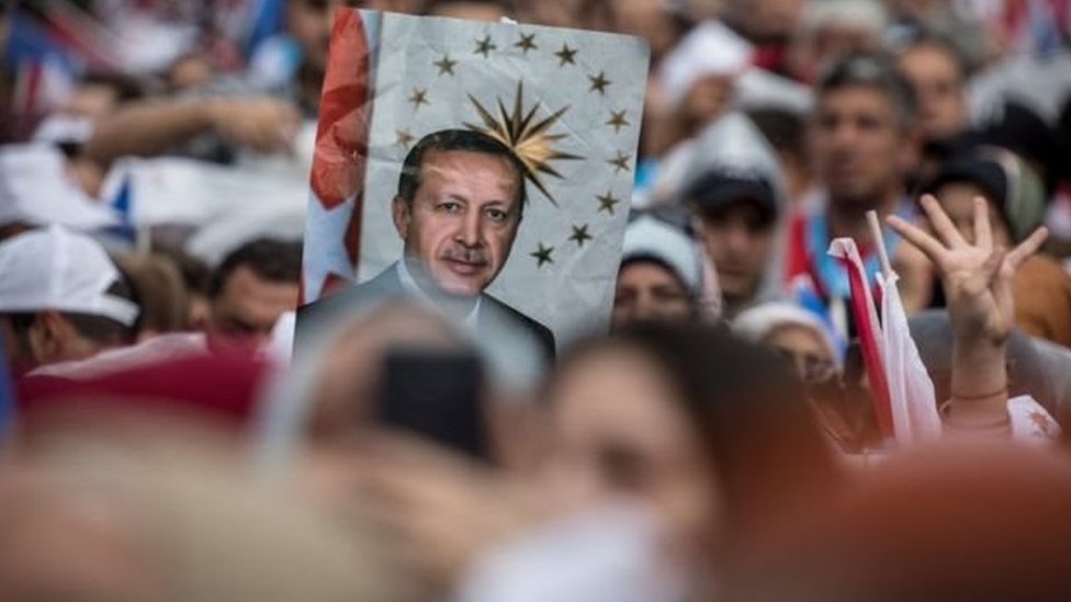 الناخبون الأتراك يدلون بأصواتهم في انتخابات رئاسية وتشريعية مبكرة