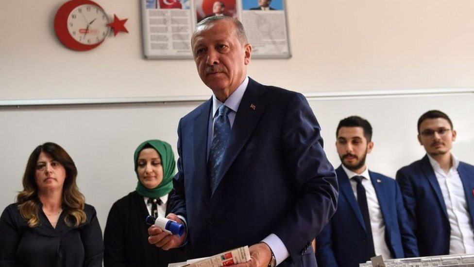 إردوغان سيحكم تركيا بصلاحيات واسعة حال فوزه بالانتخابات بعد تعديل الدستور