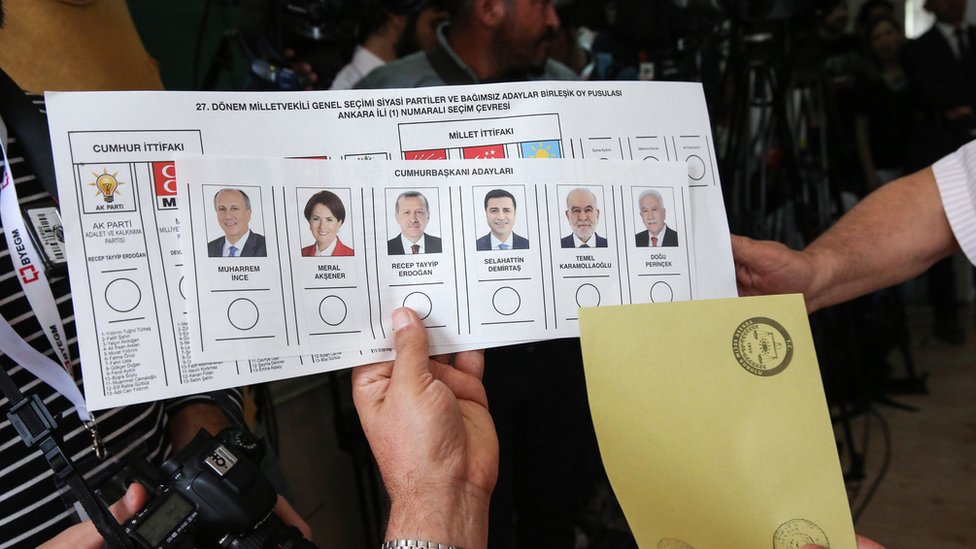 الانتخابات التركية: حالة ترقب مع بدء فرز الأصوات بعد 