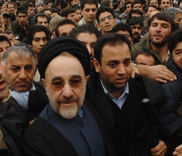 خاتمي: إيران تراجعت 100 عام في مجال الديمقراطية
