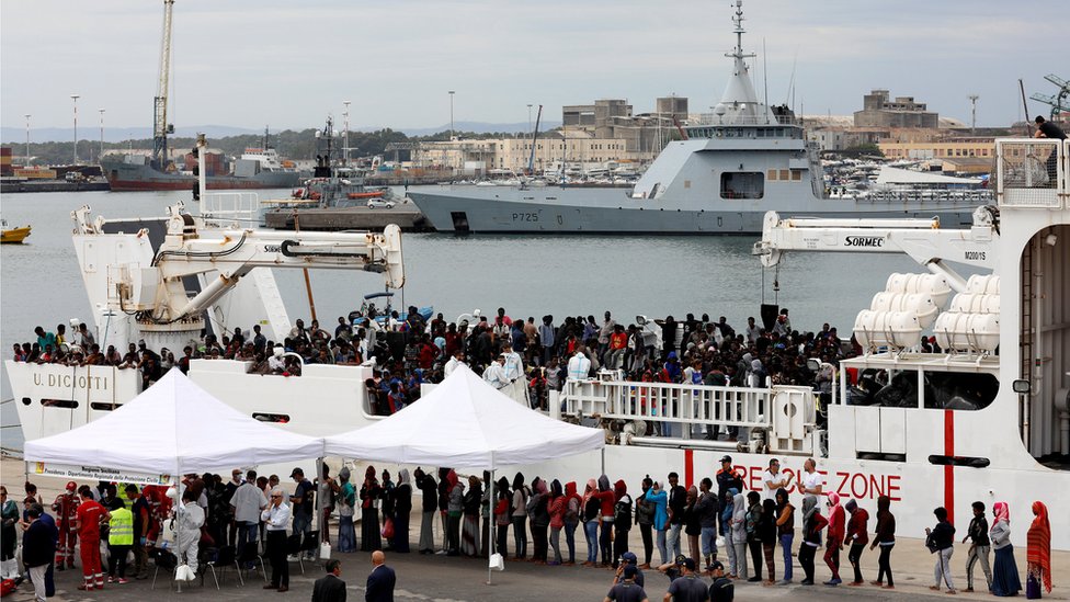الهجرة إلى أوروبا: إيطاليا تتهم مهاجرين باختطاف سفينة إنقاذ قبالة سواحل ليبيا
