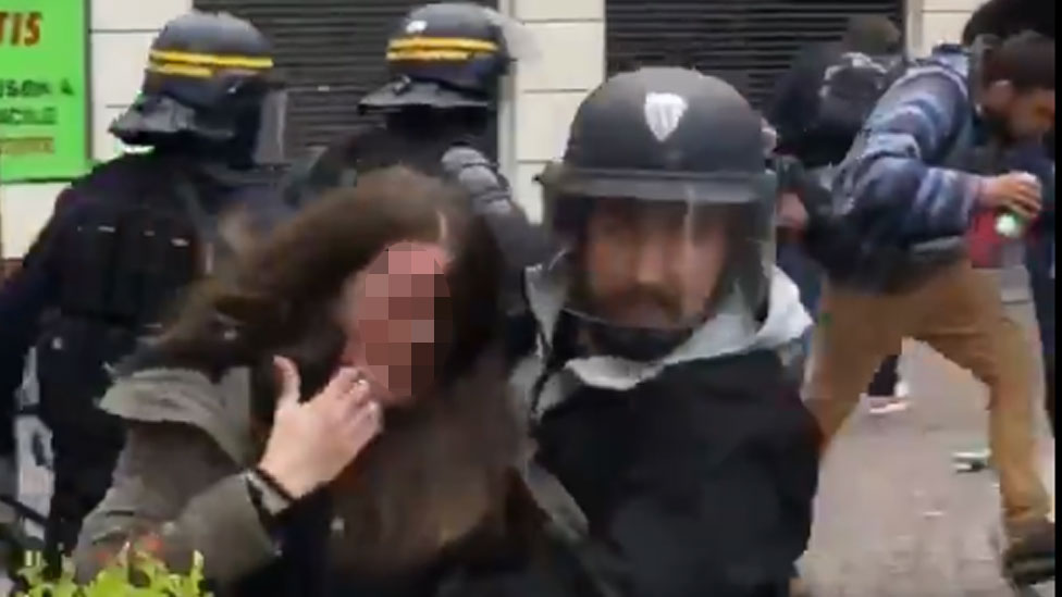 اتهام مساعد للرئيس الفرنسي بانتحال صفة رجل شرطة والاعتداء على متظاهرين