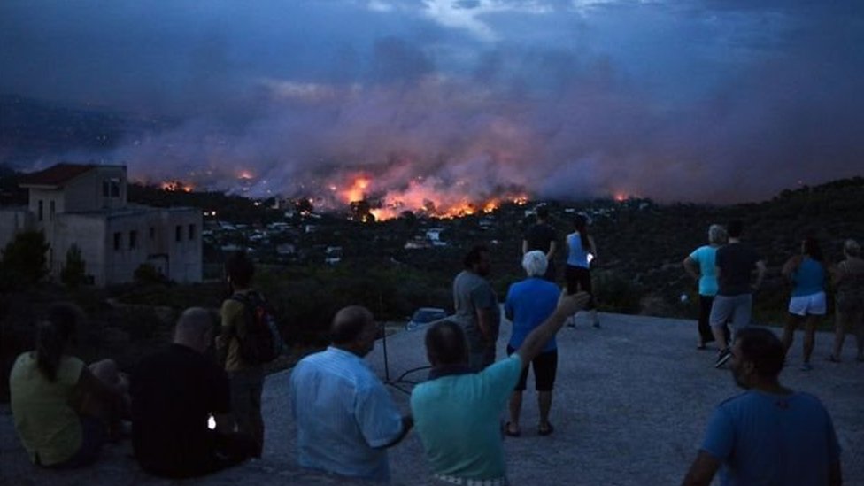 مقتل 20 على الأقل في حرائق اليونان