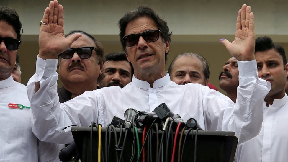 الانتخابات الباكستانية: عمران خان يبدأ مساعي تشكيل حكومة إئتلافية رغم اعتراض الأحزاب الأخرى