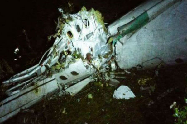 مقتل 76 من بينهم أعضاء فريق كرة قدم برازيلي في تحطم طائرة في كولومبيا