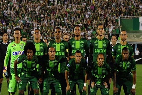 منح فريق شابكوينسي البرازيلي المنكوب كأس 