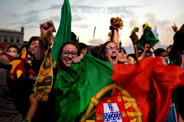فرحة برتغالية بالتأهل لنهائي كأس امم اوروبا
