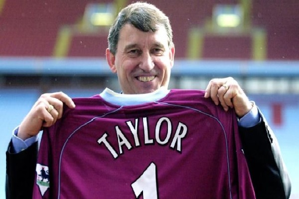 تولى تايلور مهمة ادارة المنتخب الانجليزي بين عامي 1990 و1993