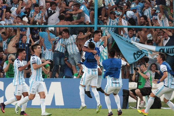 الأزمة انفجرت بعد الكشف عن ضلوع مسؤولين في اتحاد الكرة الأرجنتيني في فضيحة مالية