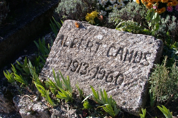 قبر كامو في لورماران في فرنسا