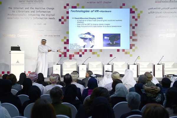 الدكتور عيسى البستكي رئيس جامعة دبي يلقي الكلمة الرئيسية للمؤتمر