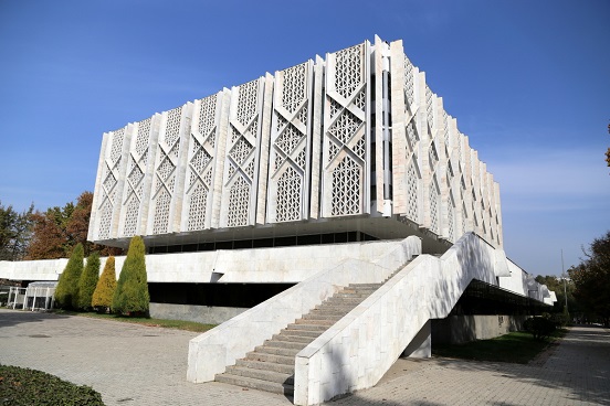 متحف لينين؛ متحف تاريخ اوزبكستان الآن، المعمار: (يفغيني روزانوف وغيره)، 1970، طشقند/ اوزبكستان، منظر عام.