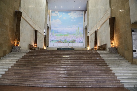  متحف لينين؛ متحف تاريخ اوزبكستان الآن، المعمار: (يفغيني روزانوف وغيره)، 1970، طشقند/ اوزبكستان، منظر داخلي.
