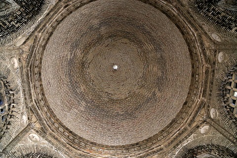 مشهد اسماعيل الساماني (892 -907)، بخارى. تفصيل ، القبة من الداخل.