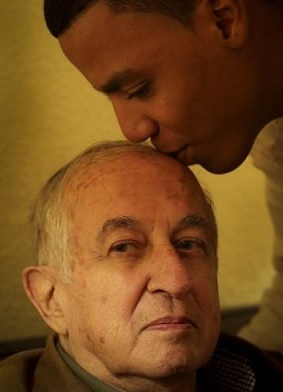 غويتيسولو في نوفمبر مع إبنه بالتبني خالد في منزله بمراكش