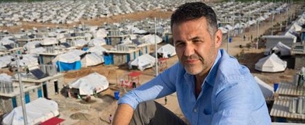 خالد الحسيني راوي قصص اللاجئين