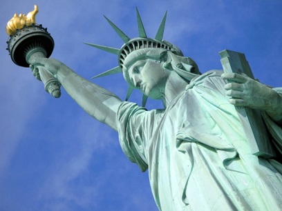مسؤول أميركي يتلاعب بقصيدة تمثال الحرية للدفاع عن قوانين ترامب الجديدة للهجرة