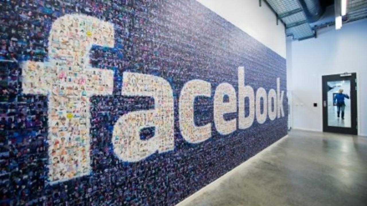 فيسبوك توسع حضورها في عالم البودكاست و
