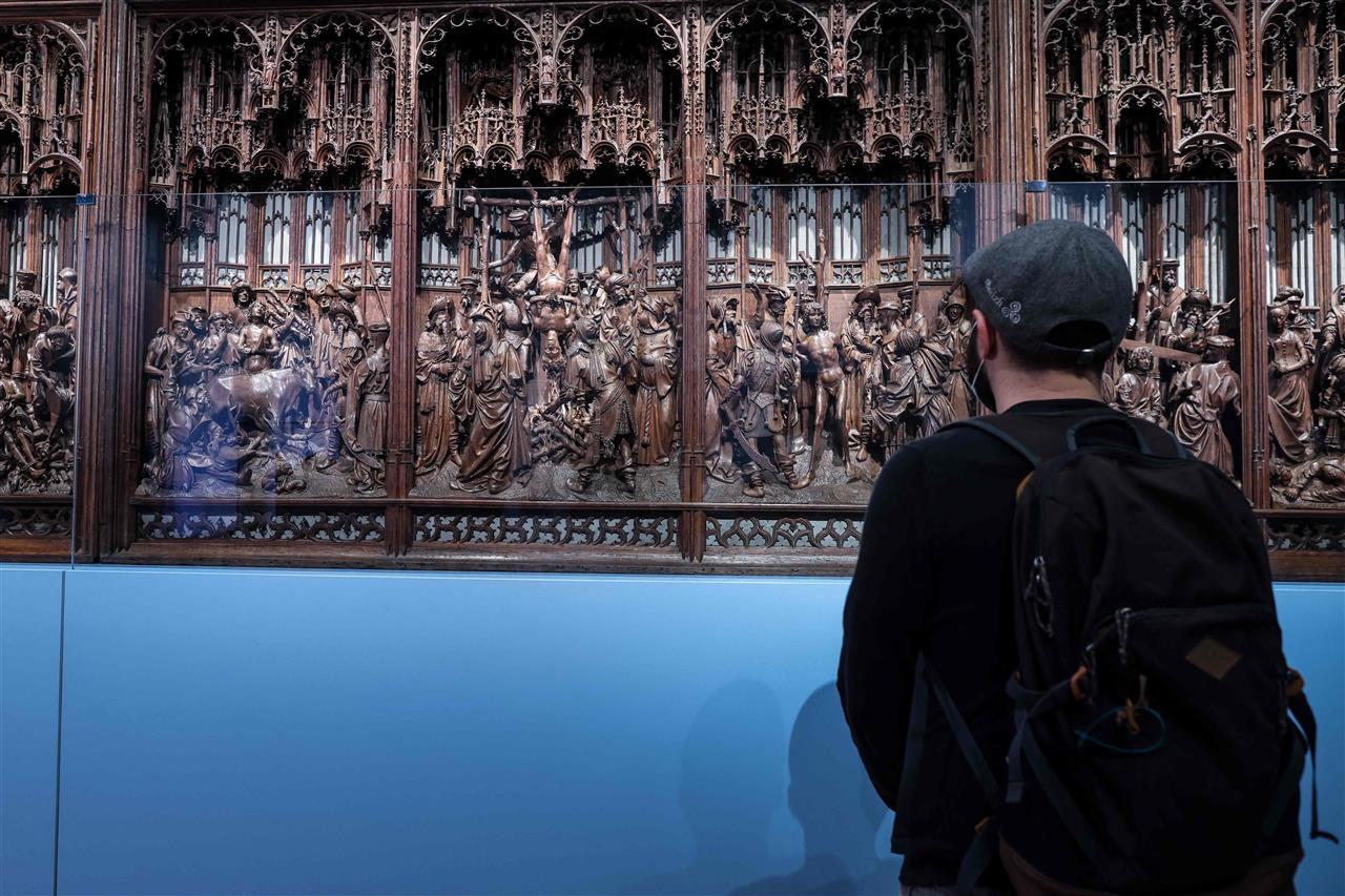 ترميم رائعة نحتية من القرن الخامس عشر في أحد متاحف بروكسل