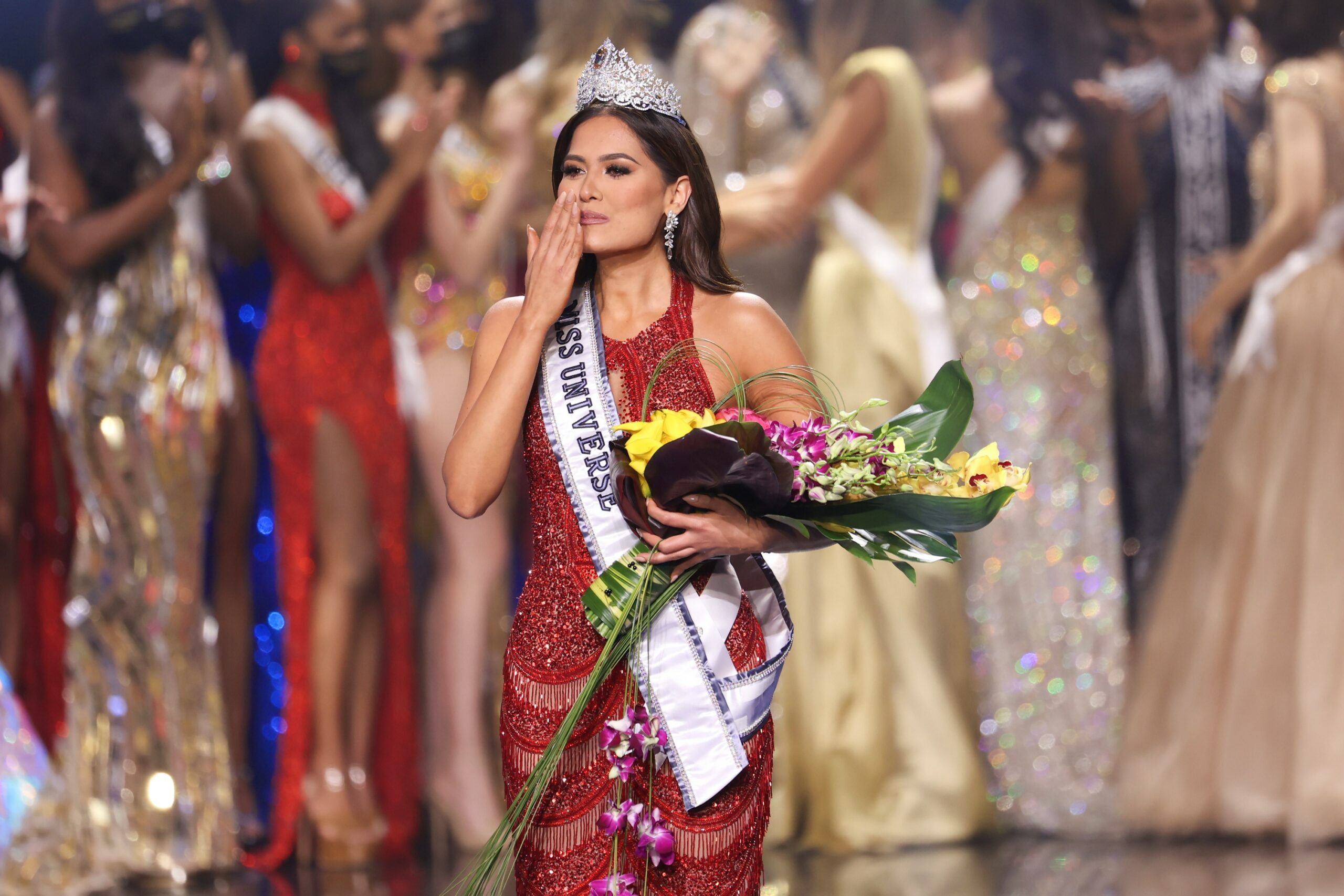 المكسيكية أندريا ميسا توجت ملكة جمال الكون لسنة 2021
