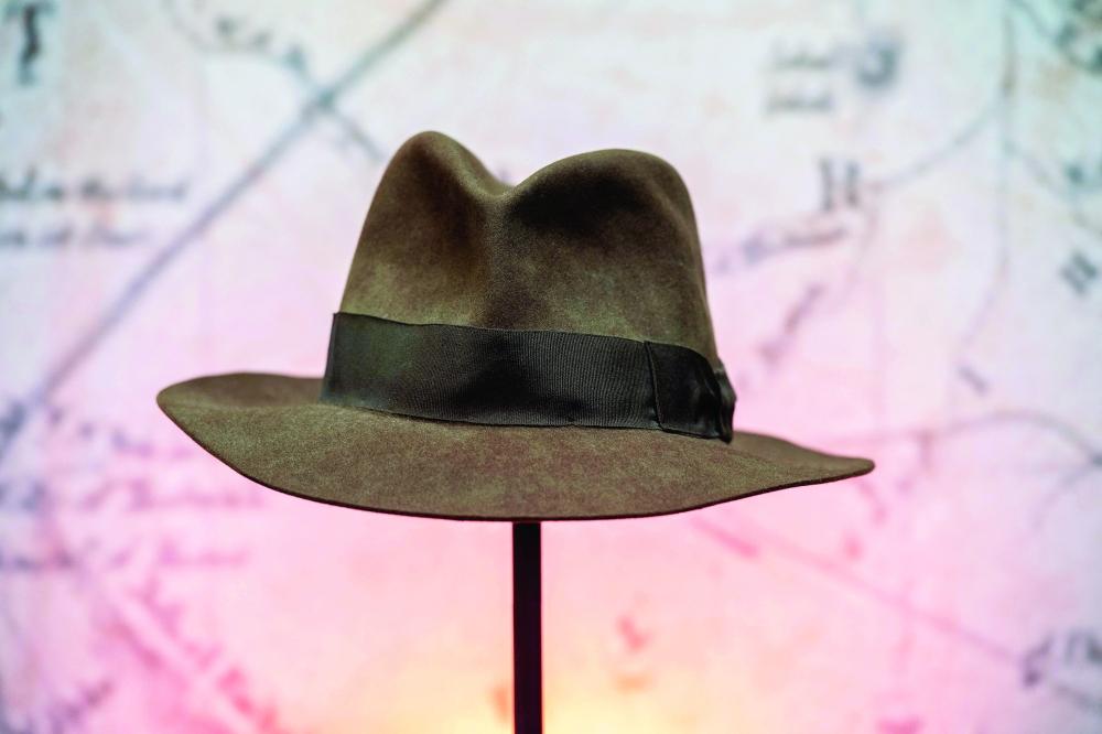قبعة إنديانا جونز الشهيرة تباع في مزاد الشهر المقبل في هوليوود