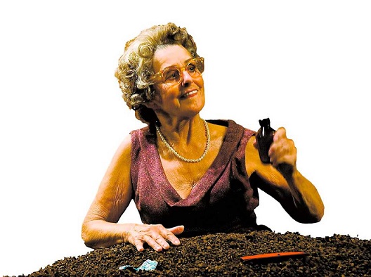 مسرحية الايام السعيدة لصموئيل بيكت في مسرح مدينة ستوكهولم