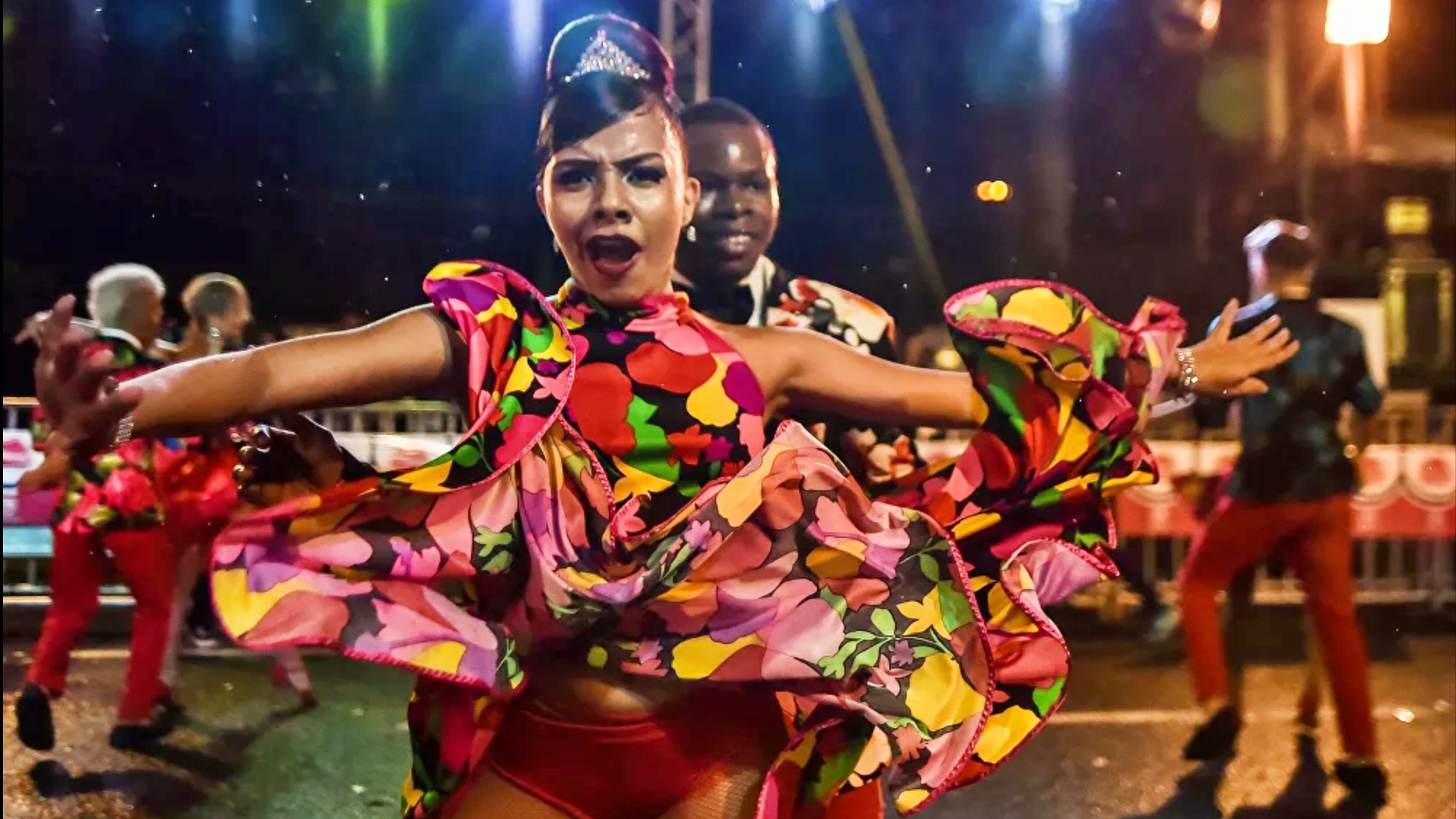 مشهد راقص من حفل افتتاح مهرجان السالسا العالمي في مدينة كالي الكولومبية. 25 ديسمبر 2017